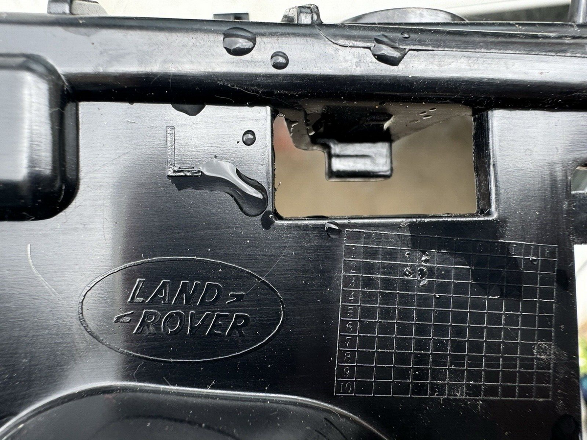 breket bumper belakang kiri L8B2-17A882-A LAND ROVER DEFENDER L663 2020-