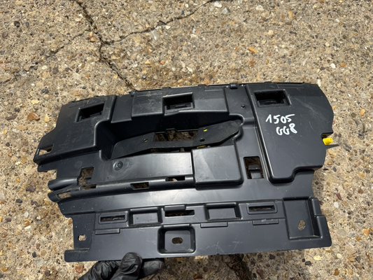 Bát đỡ cản trước bên phải 2022 ON N9X2-17C862-A Chính hãng Range Rover Sport