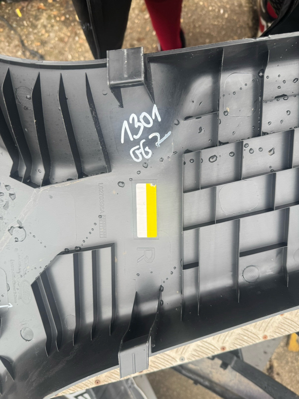 Range Rover Velar B Pillar trim cover right 2020 D180 R Dynamic J8A231056A