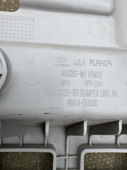 Kia OE 86614DO000 - Rear Right Bumper Cover Bracket