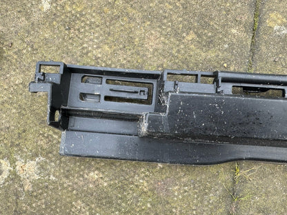 Volvo S90 T8 Side Skirt Bracket Left Center 31386129 2021 27636976