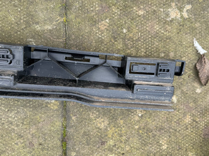 Volvo S90 T8 Side Skirt Bracket Left Center 31386129 2021 27636976