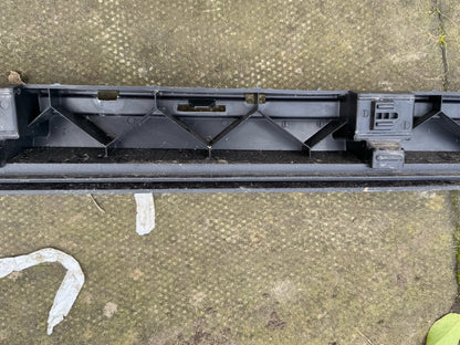 Volvo S90 T8 Side Skirt Bracket Left Center 31386129 2021 27636976