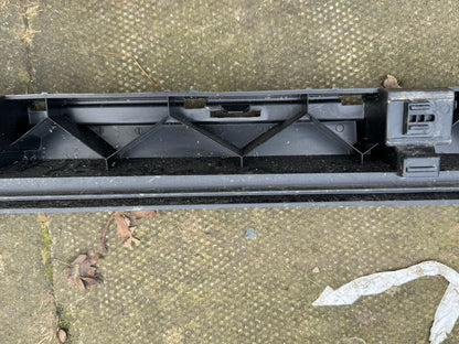 Volvo S90 T8 Side Skirt Bracket Left Center 31386129 2021 27636976