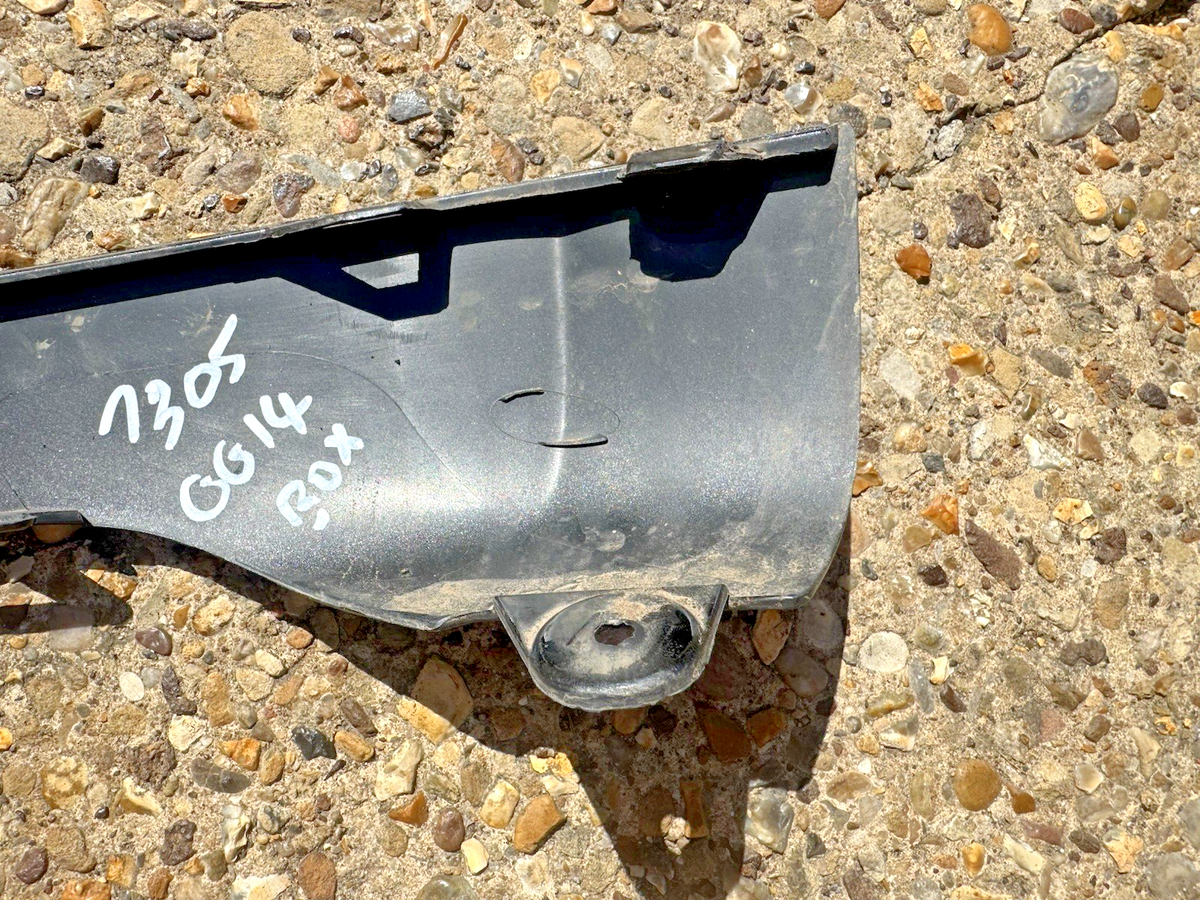 GENUINE Range Rover Evoque Front Bumper Right Trim 2019 ON K8D2-17E784-AB