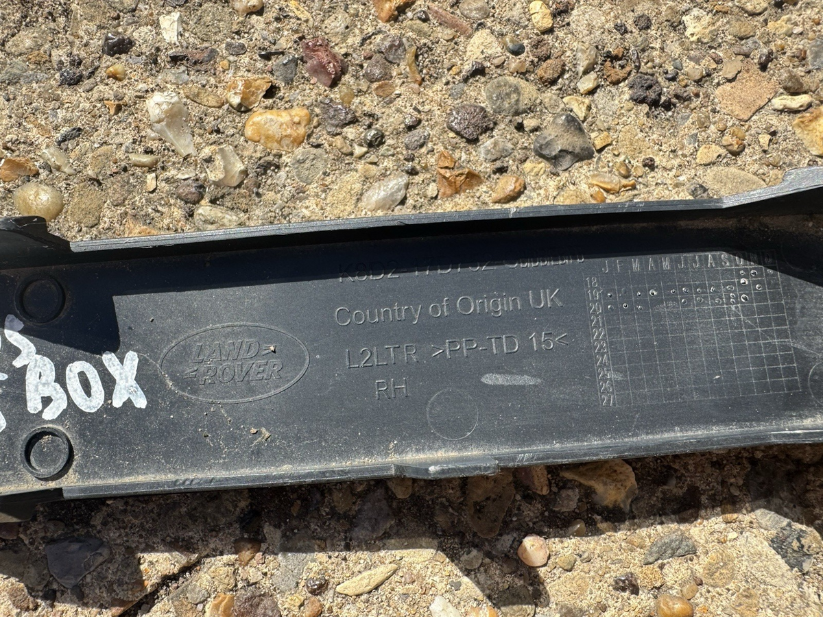 Range Rover Evoque Rear Bumper RH  Trim K8D2-17D752-CA Genuine