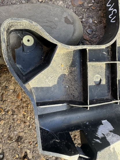 Volvo V70 MK3 O/S Rear Driver Right Side Bumper Bracket Mount 31265328