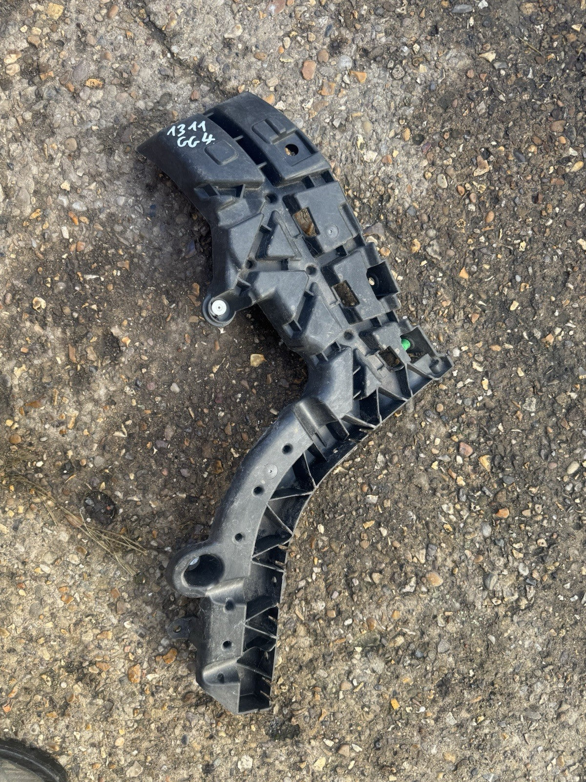 VOLVO V60 MK2 2018 REAR LEFT BUMPER BRACKET MOUNT SUPPORT 31455501