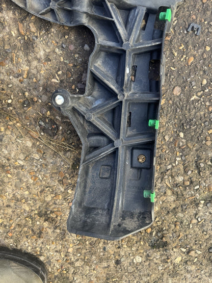 VOLVO V60 MK2 2018 REAR LEFT BUMPER BRACKET MOUNT SUPPORT 31455501