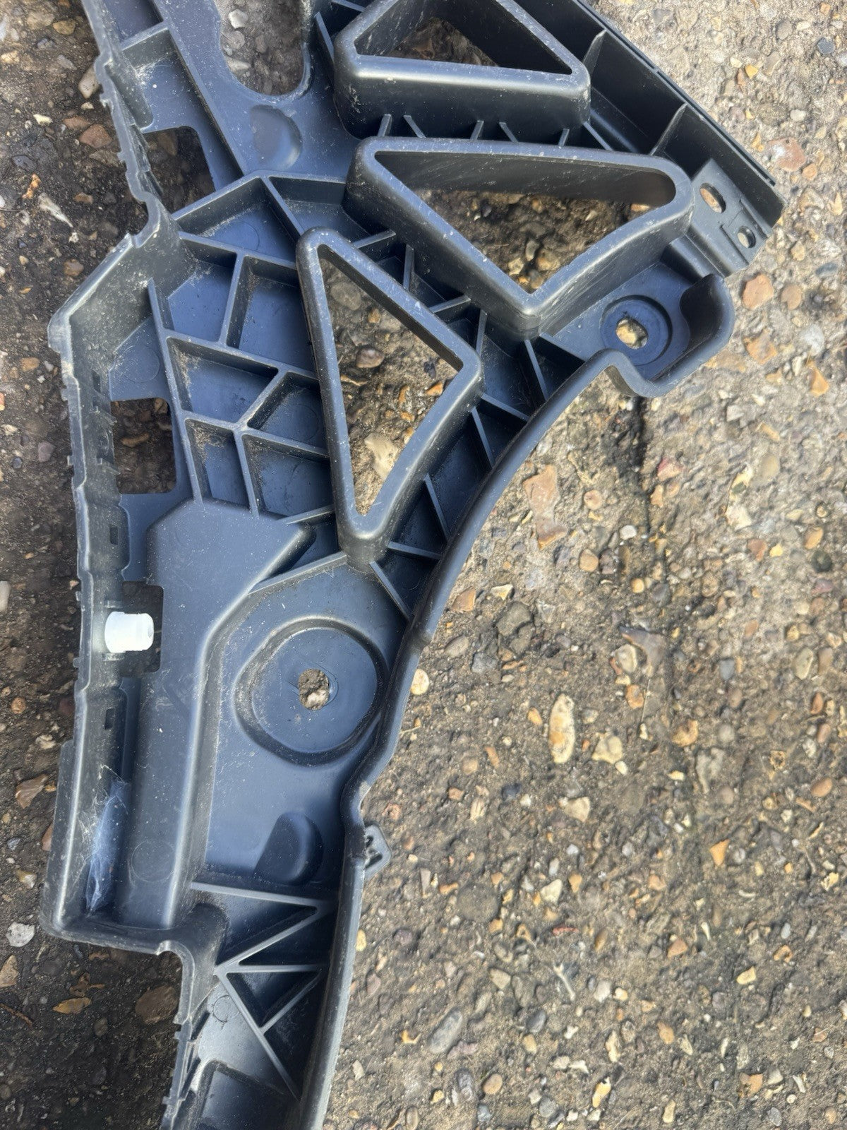 JAGUAR I-PACE X590 N/S PASSENGER SIDE LEFT REAR BUMPER BRACKET J9D3-17B931-A