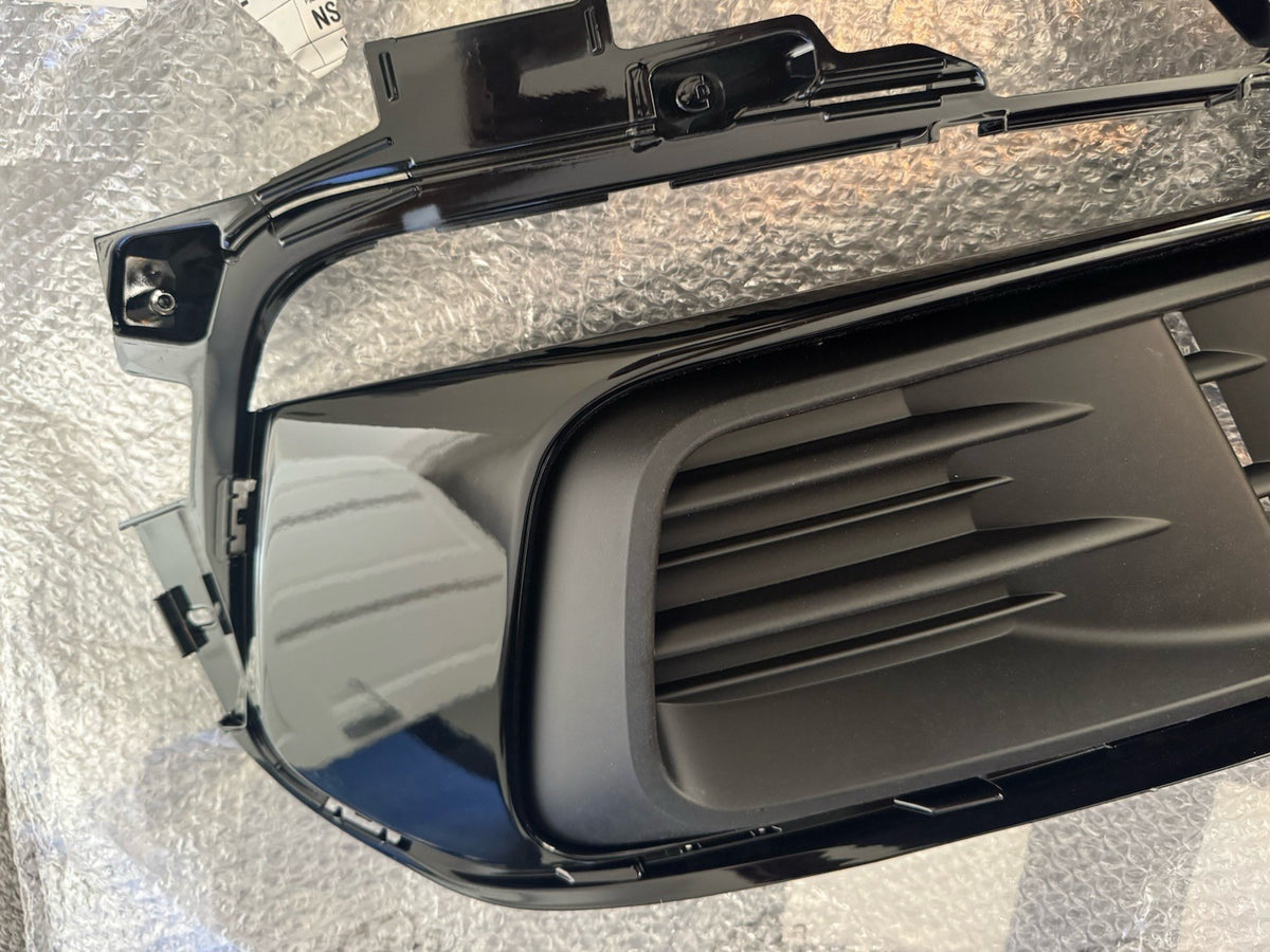 1627680080 peugeot 308 grill bawah bumper depan sisi kanan 2016-22