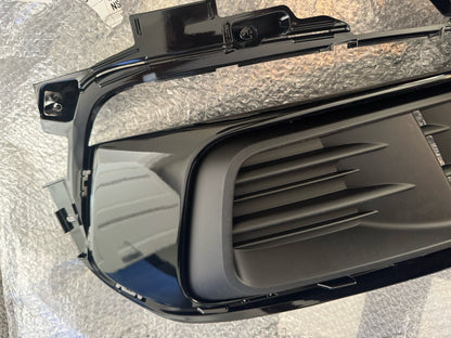1627680080 peugeot 308 grill bawah bumper depan sisi kanan 2016-22