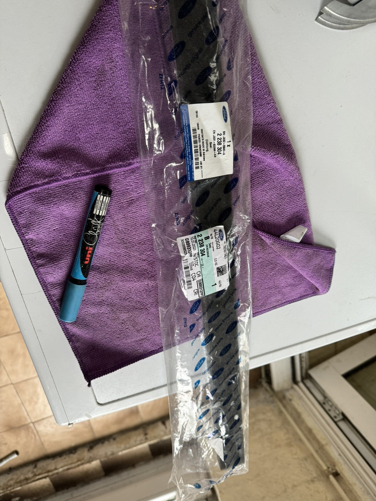 Sil Ford Genuine | 2238304