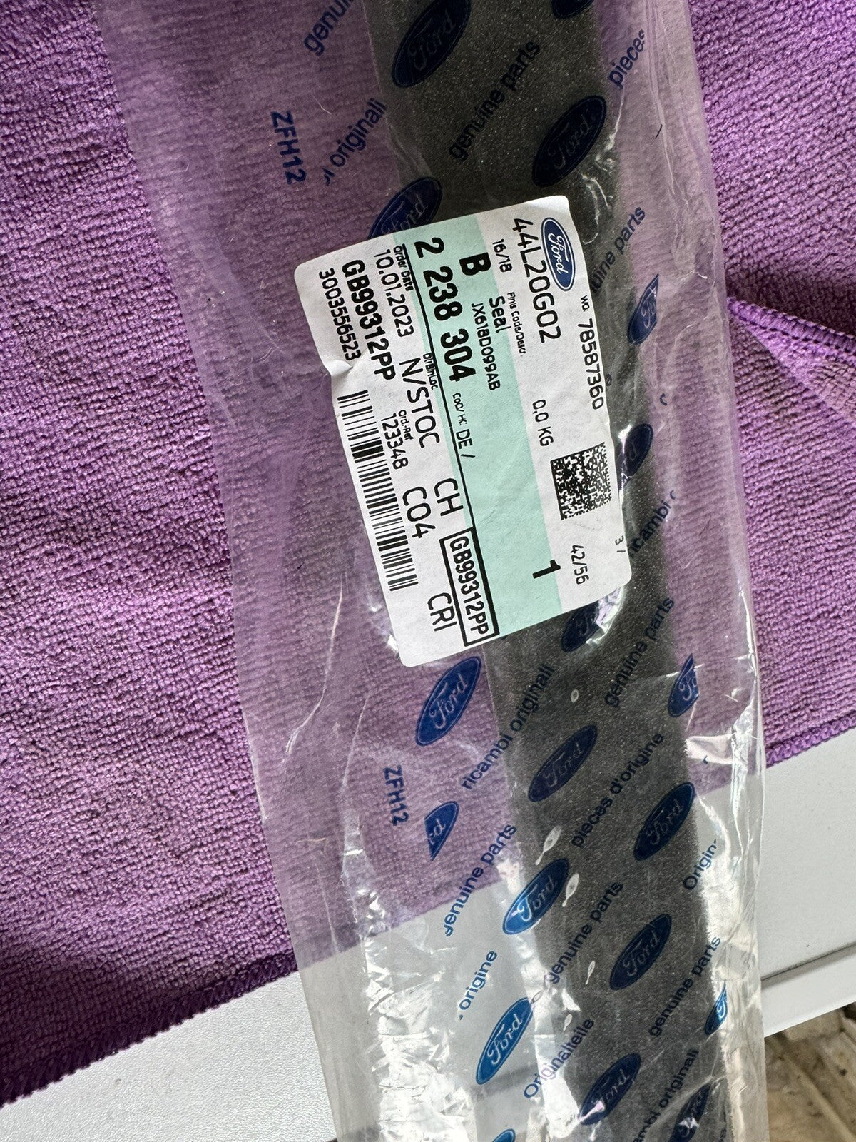 Sil Ford Genuine | 2238304