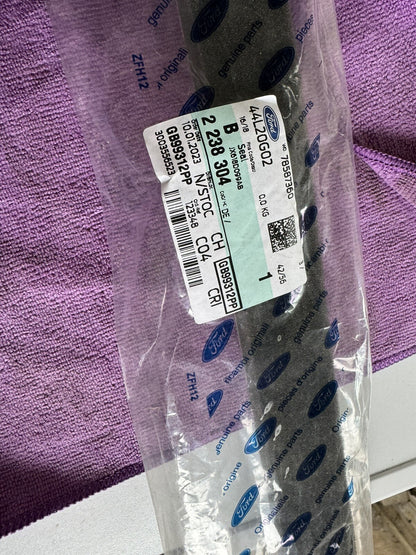 Sil Ford Genuine | 2238304