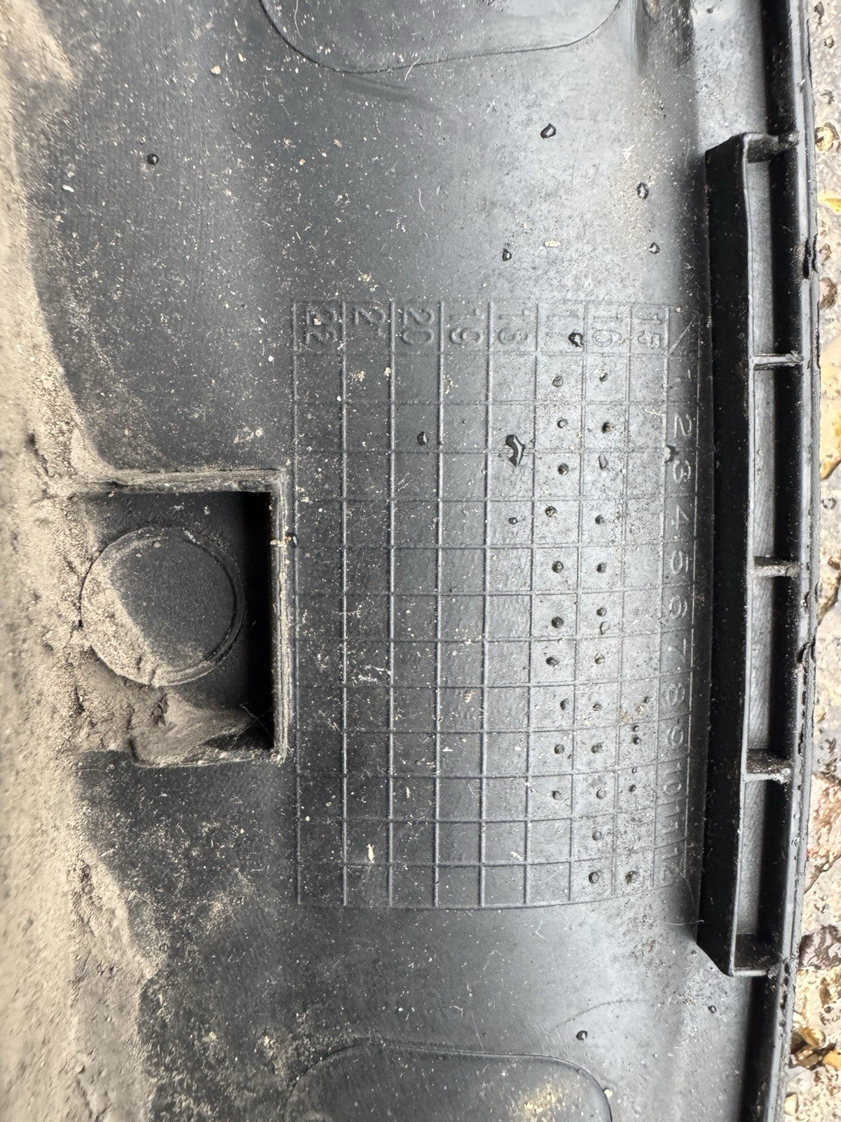 scratched KIA SPORTAGE MK4 DRIVER SIDE RIGHT FRONT WHEEL ARCH TRIM	 87714-F1000