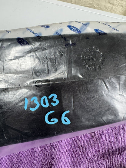 FORD FOCUS MK4 C519 แผ่นกันความร้อนซุ้มล้อหน้า 2233692 ของใหม่แท้