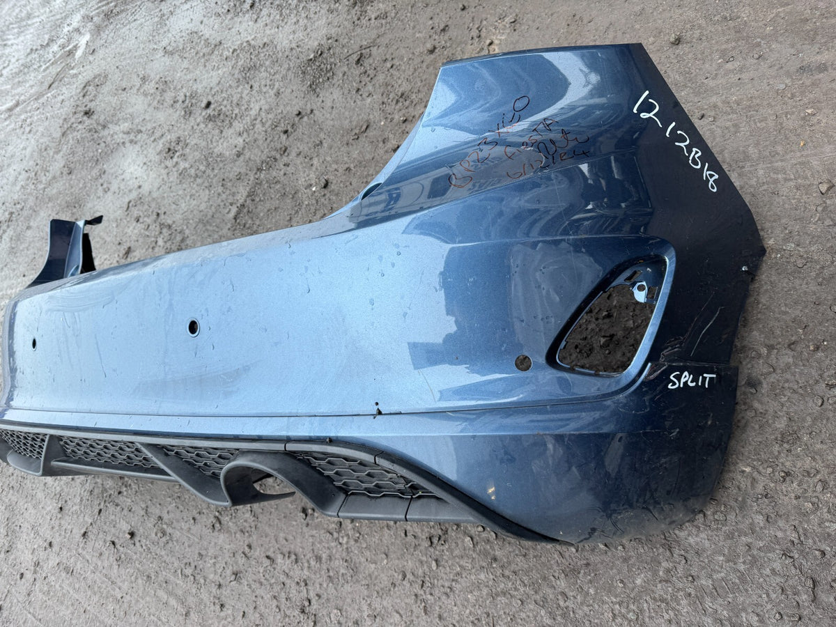 2023 FORD FIESTA ST ĐỜI 2018 TRỞ ĐI CẢN SAU CÓ LỖ CẢM BIẾN PDC & LIP CHIA PÔ CHÍNH HÃNG L1BJ17096 BỊ NỨT