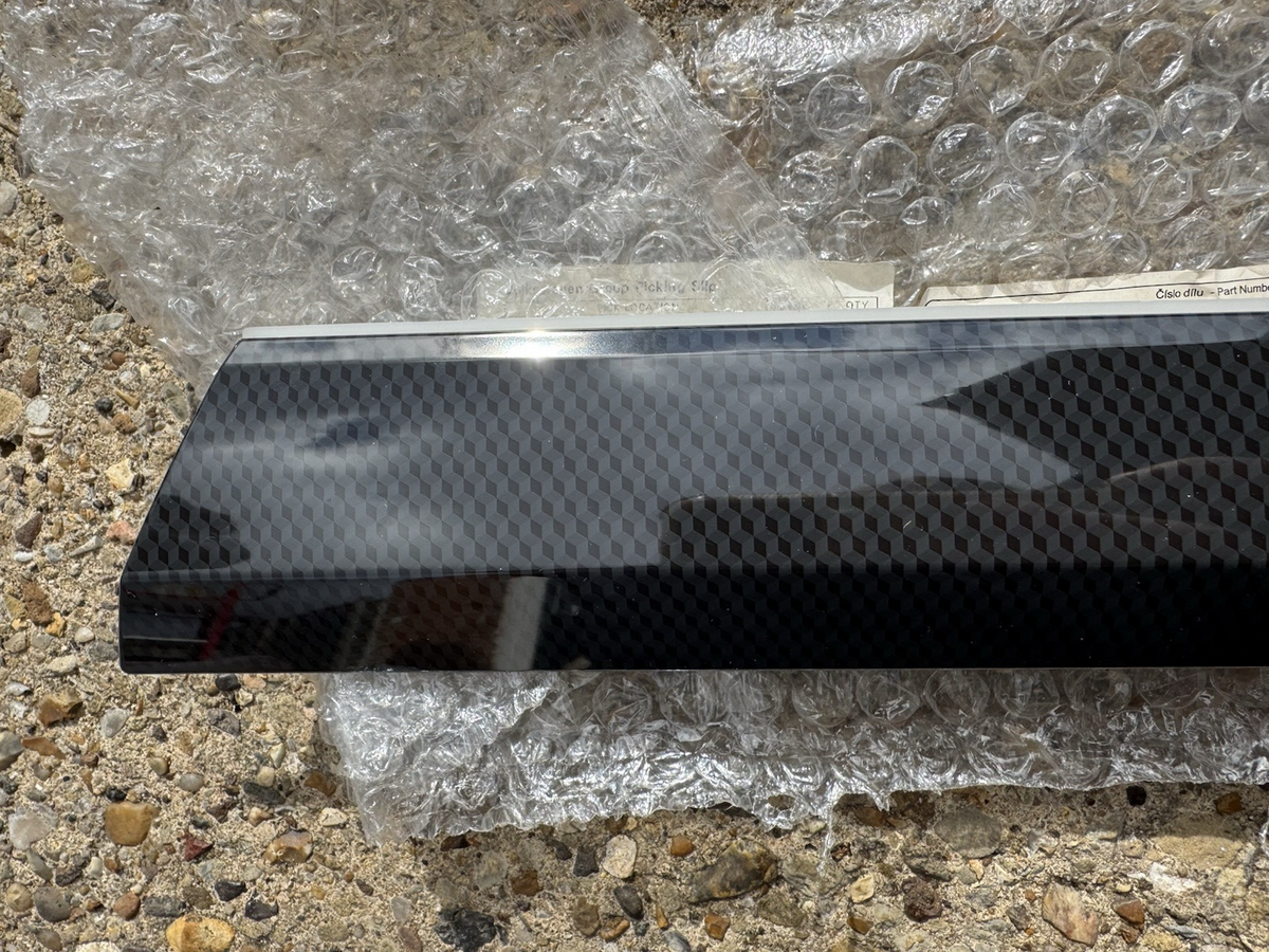 RIGHT FRONT door board finisher trim SKODA SUPERB III PIANO 3V0947202A