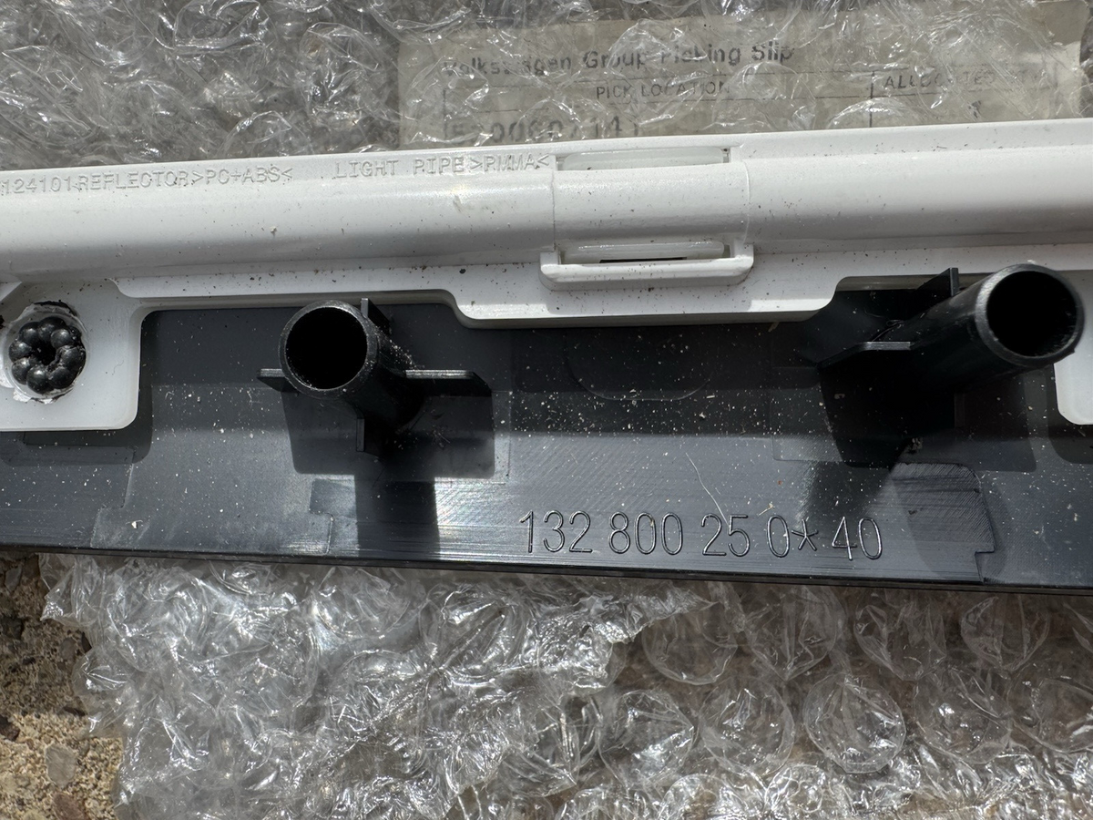 RIGHT FRONT door board finisher trim SKODA SUPERB III PIANO 3V0947202A