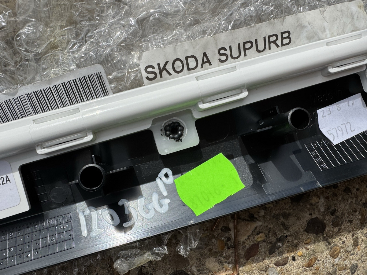 RIGHT FRONT door board finisher trim SKODA SUPERB III PIANO 3V0947202A