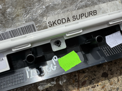 RIGHT FRONT door board finisher trim SKODA SUPERB III PIANO 3V0947202A