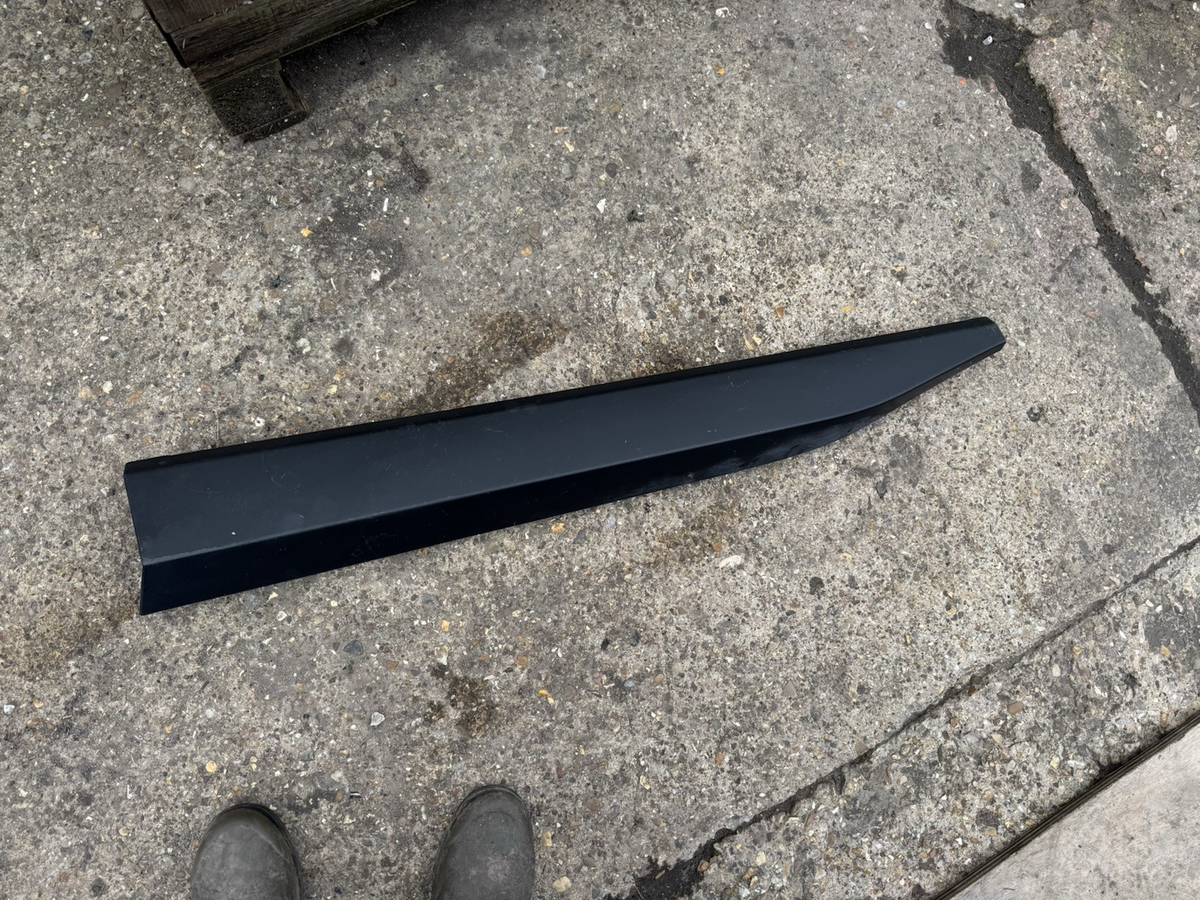 Trim pintu depan kiri 75074-42070 Toyota 2021-26