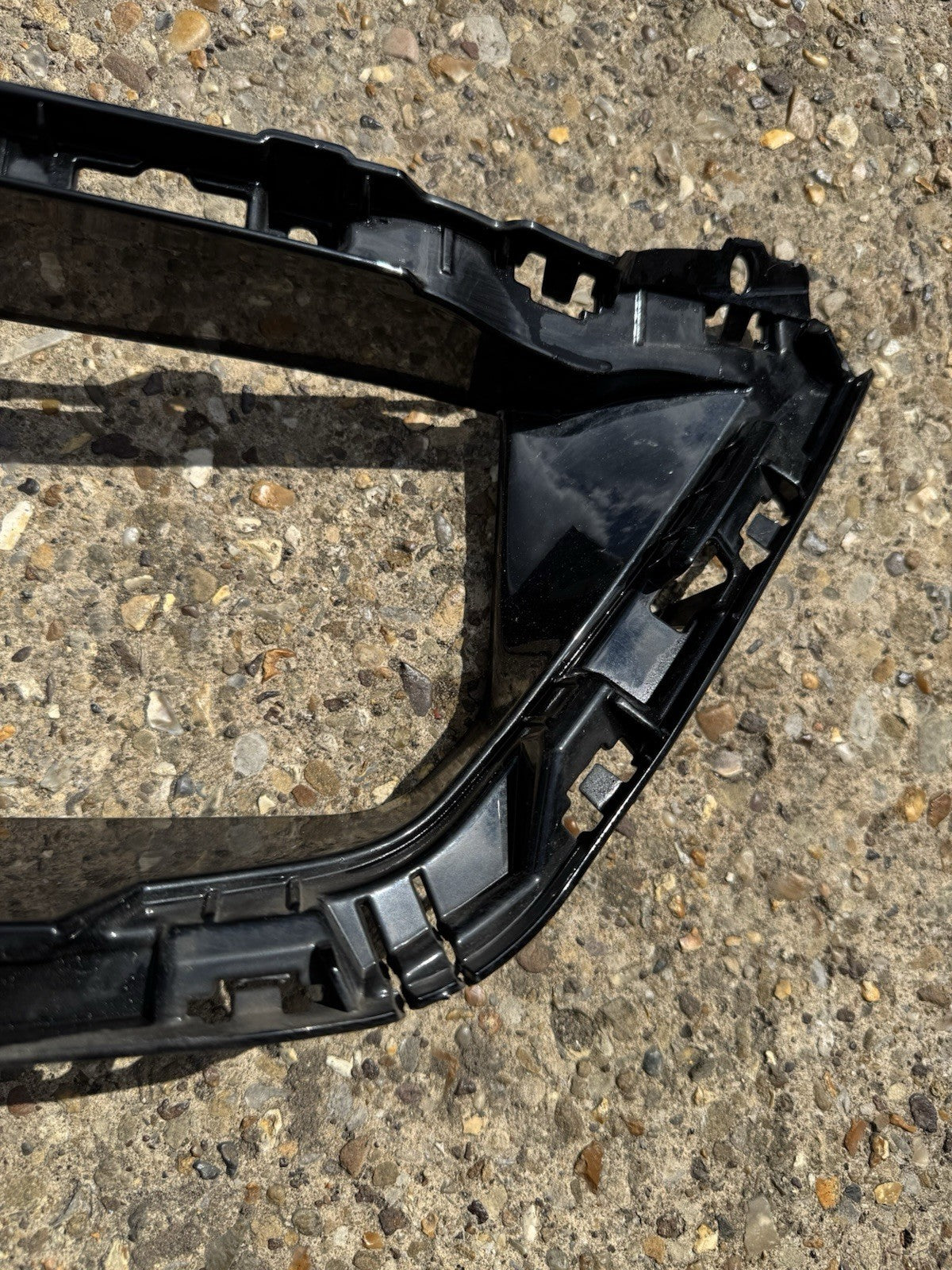 BMW 5 G60 2024 Front bumper upper radiator grill 8084629 DGJ951