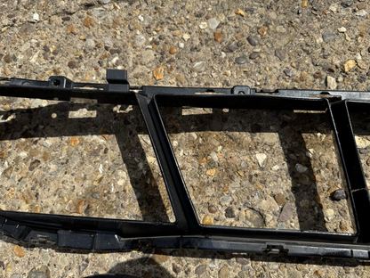 BMW 5 G60 2024 Front bumper upper radiator grill 8084629 DGJ951