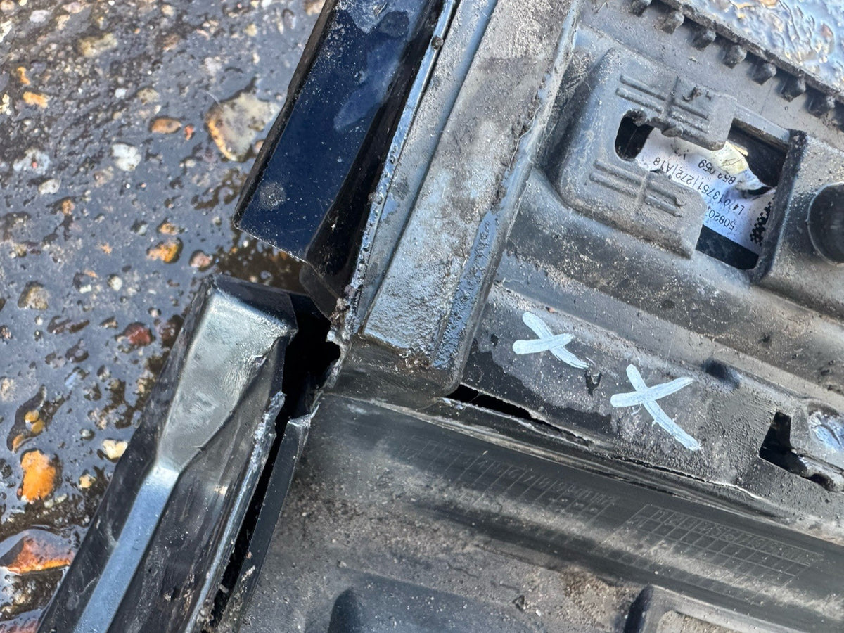 RUSAK !AUDI E-TRON 2018 onwards FRONT LEFT SIDE N/S DOOR MOULDING TRIM 4KE.853.959