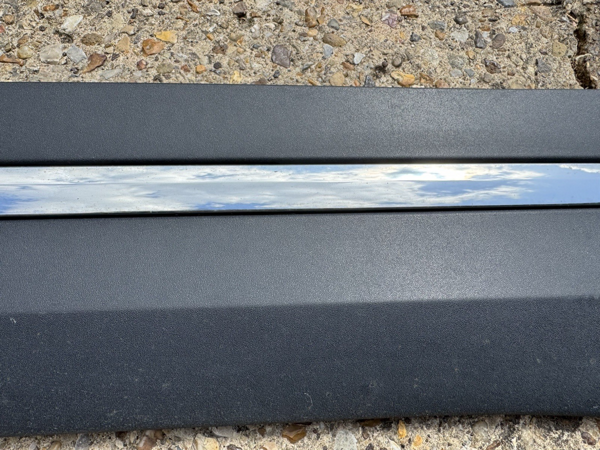 Mercedes GLA H247 Front Right Door Moulding 2020 ON A2477271501 Genuine