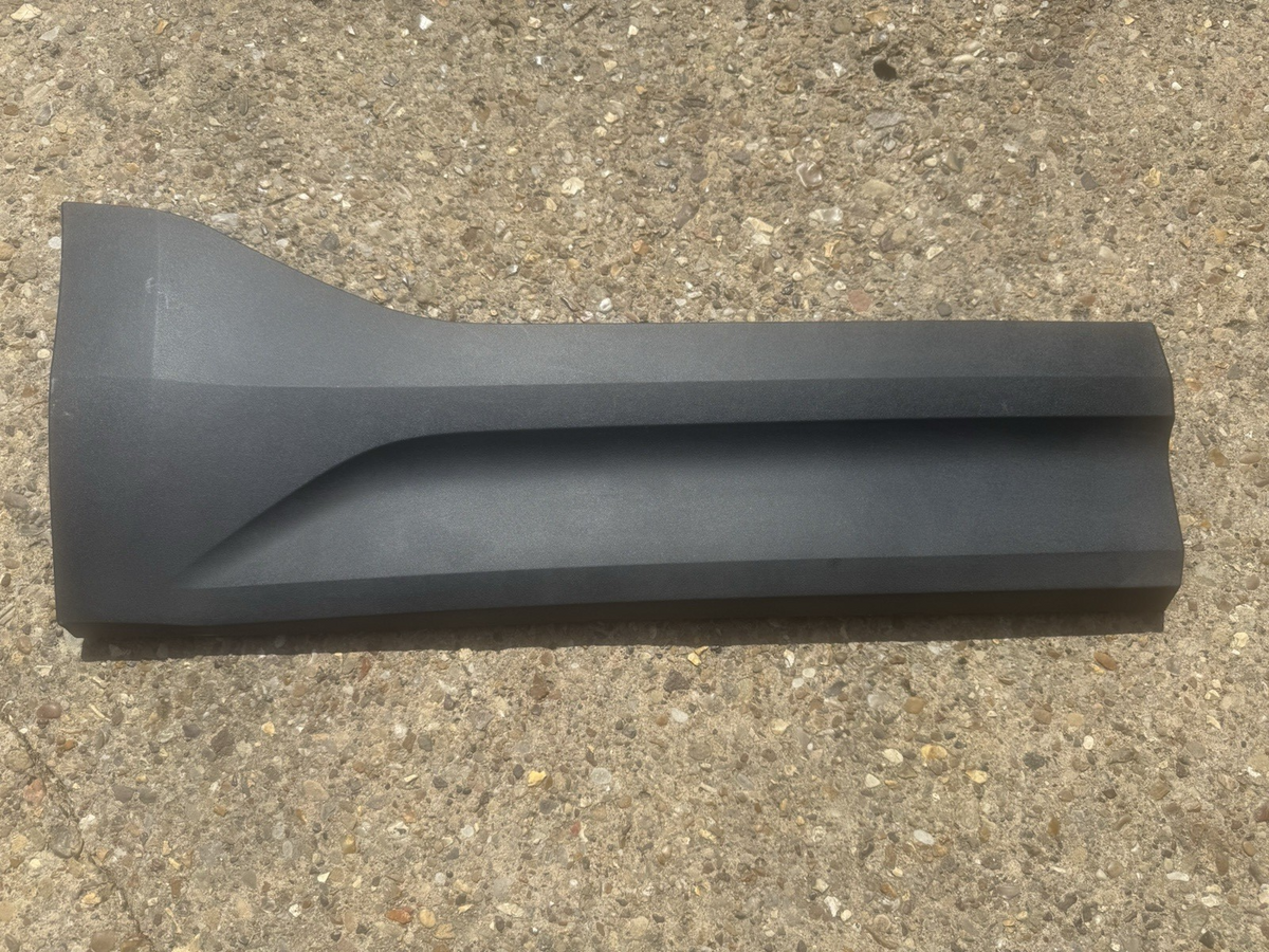 VOLVO XC40 TRIM DOOR FRONT RH Genuine 32409193