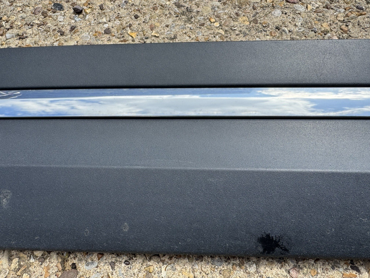 Mercedes GLA H247 Front Right Door Moulding 2020 ON A2477271501 Genuine