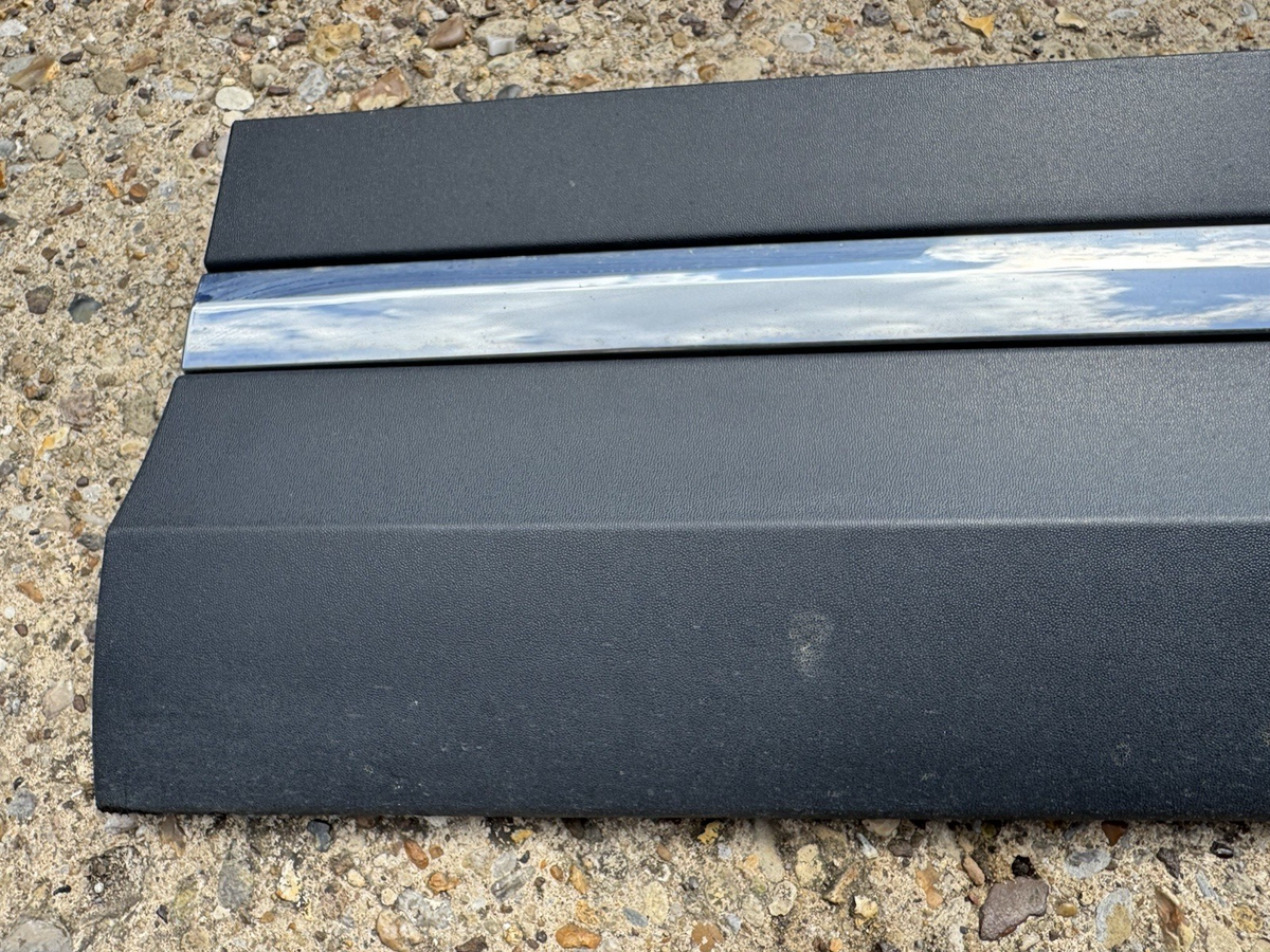 Mercedes GLA H247 Front Right Door Moulding 2020 ON A2477271501 Genuine