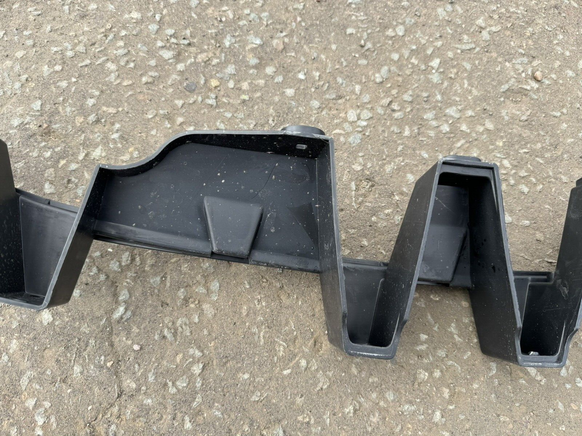 BREKET BUMPER BELAKANG JAGUAR F PACE X761 2015 onwards HK8317E855AE