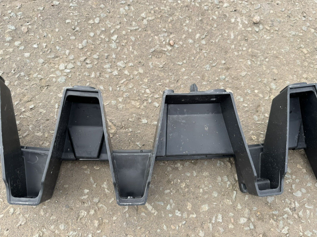 BREKET BUMPER BELAKANG JAGUAR F PACE X761 2015 onwards HK8317E855AE