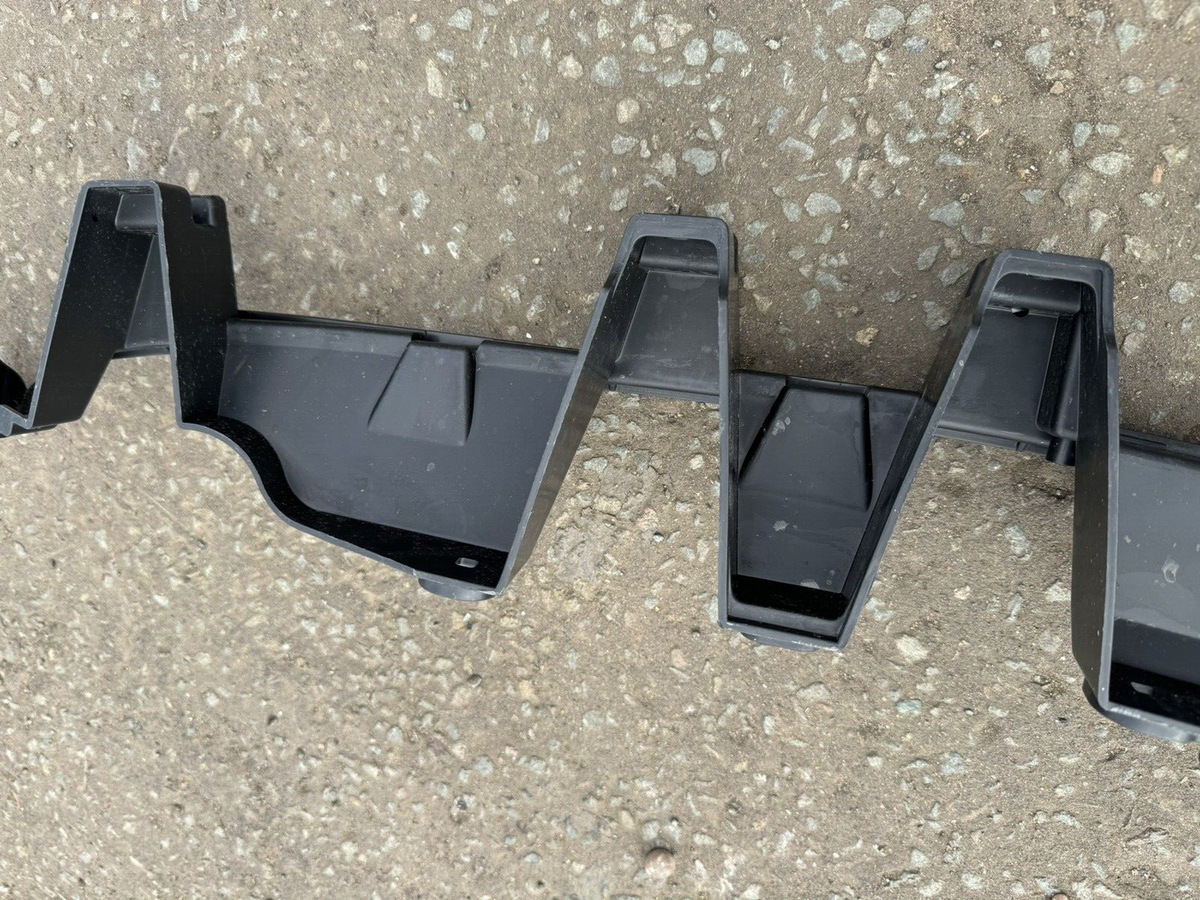 BREKET BUMPER BELAKANG JAGUAR F PACE X761 2015 onwards HK8317E855AE
