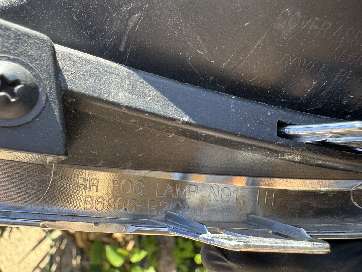KIA Sportage 2022 Left front fog light trim grill 86661R2CA0 DOD2776