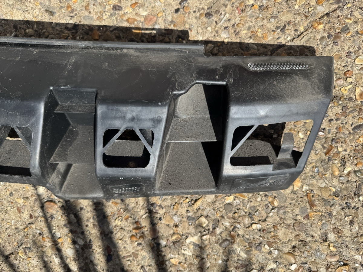8x0.807.385 audi bumper trim 2009 on