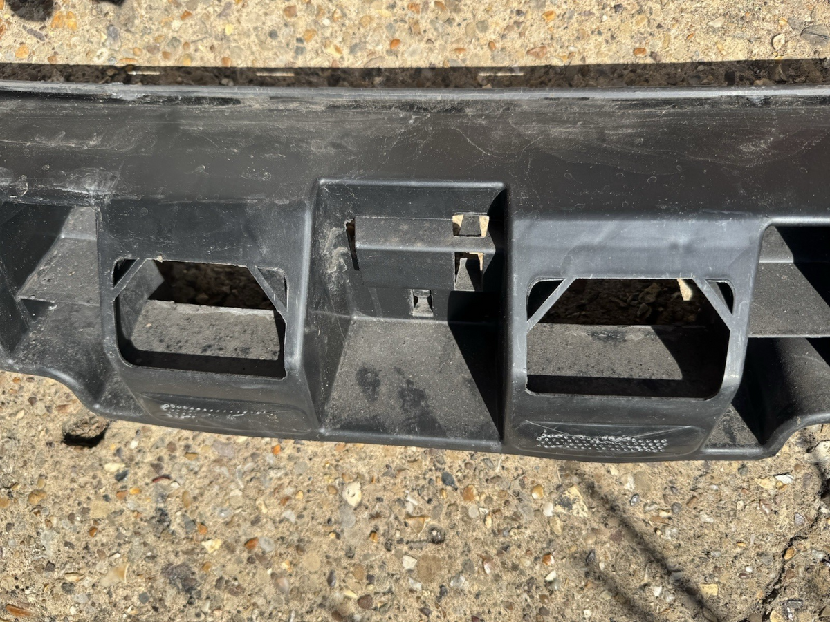 8x0.807.385 audi bumper trim 2009 on