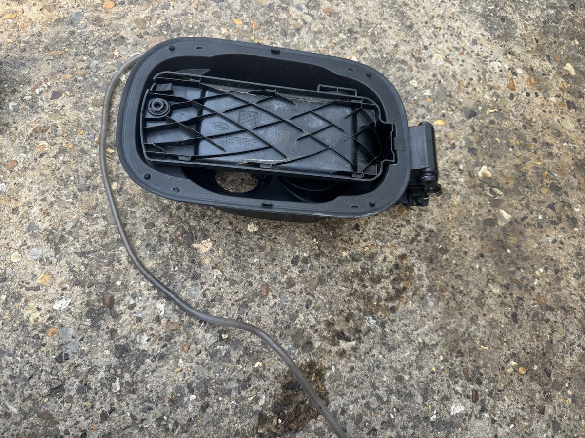 damaged 2019- RANGE ROVER L460 FUEL FILLER DOOR GAS LID FLAP m8e2-27936