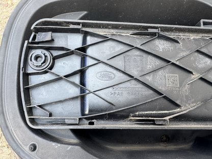 damaged 2019- RANGE ROVER L460 FUEL FILLER DOOR GAS LID FLAP m8e2-27936