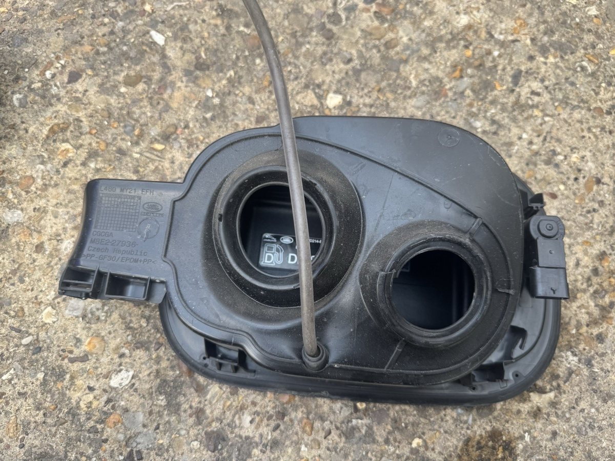 damaged 2019- RANGE ROVER L460 FUEL FILLER DOOR GAS LID FLAP m8e2-27936
