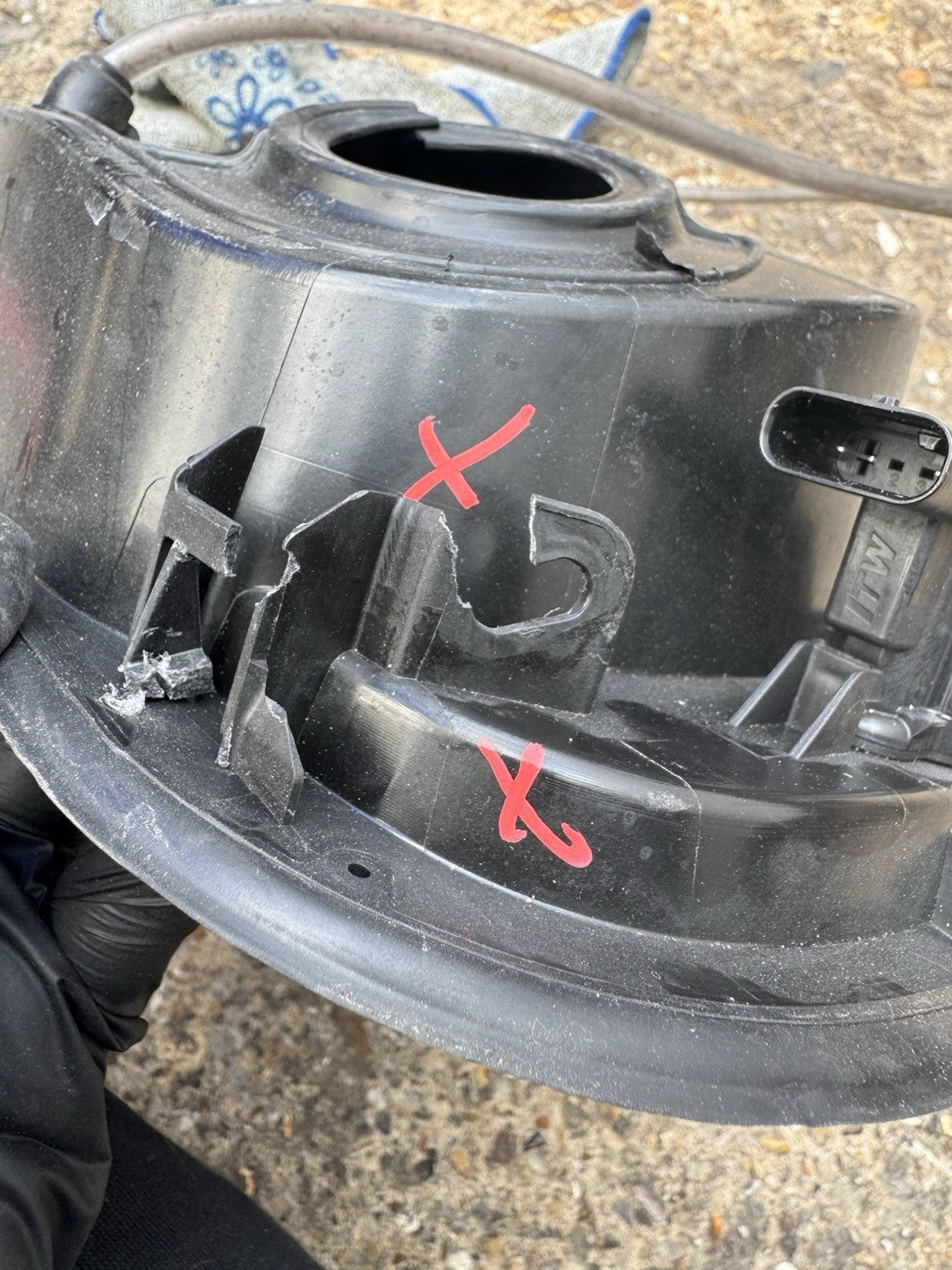 damaged 2019- RANGE ROVER L460 FUEL FILLER DOOR GAS LID FLAP m8e2-27936