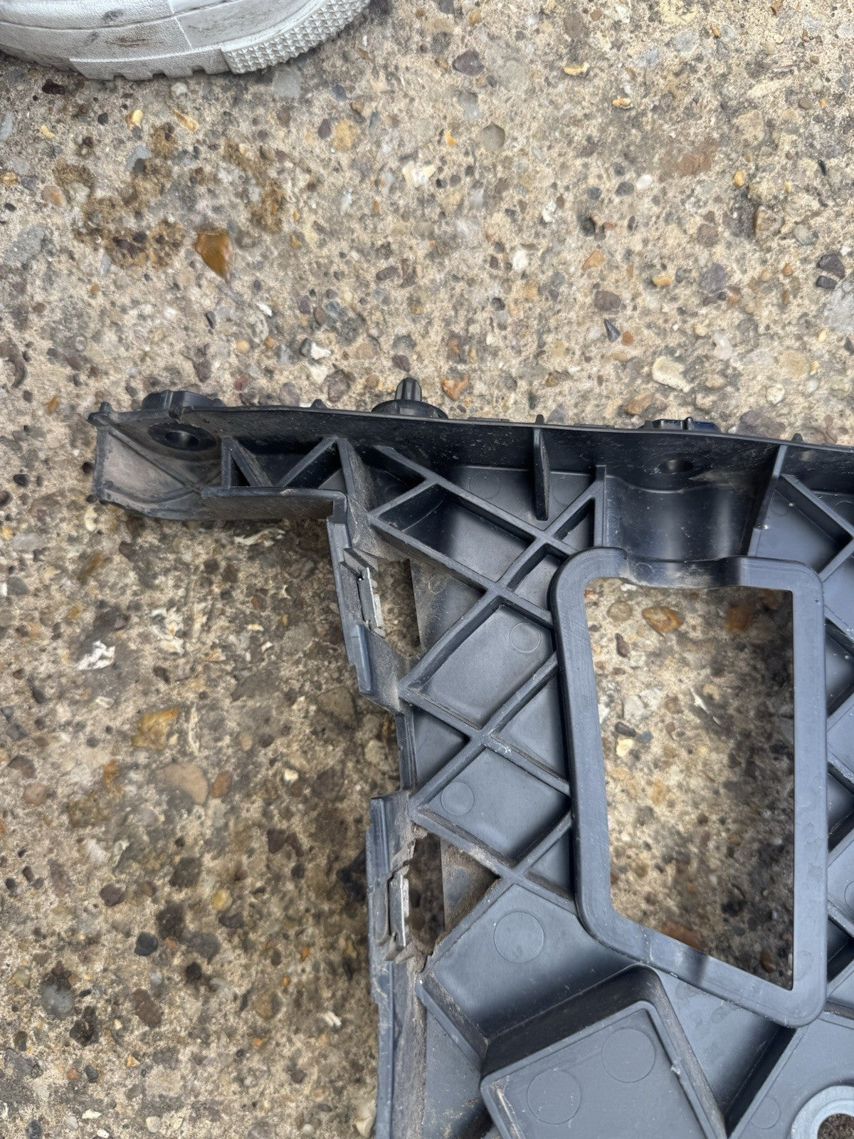 Jaguar F Pace X761 Rear Bumper Left Side Bracket HK83-17B931-AE Genuine