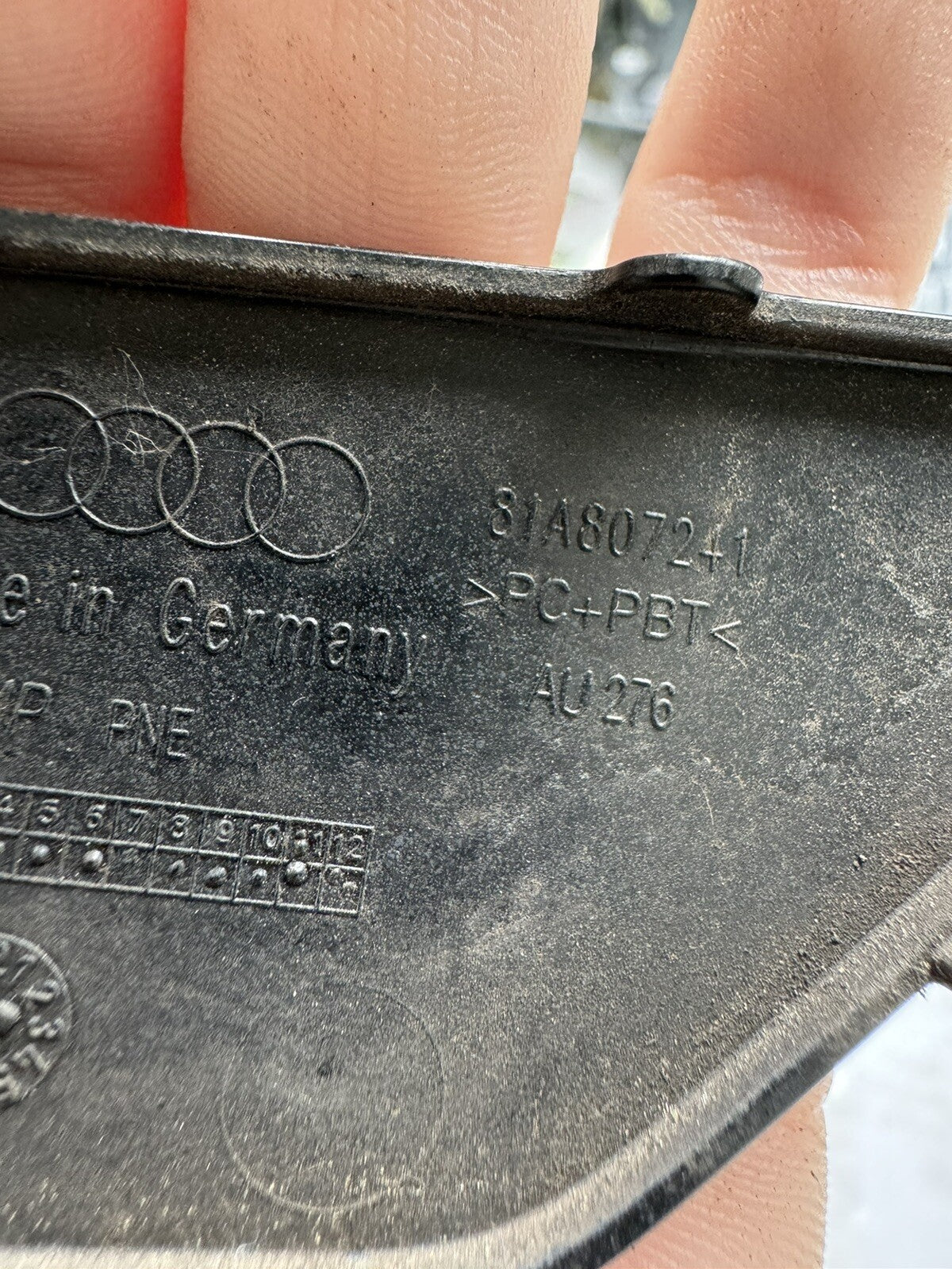Audi Q2 前保桿右拖車鉤蓋 2021 起 81A807241A 原廠件