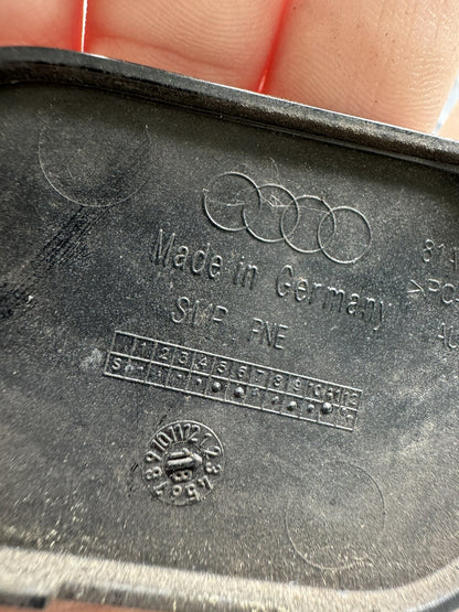 Audi Q2 前保桿右拖車鉤蓋 2021 起 81A807241A 原廠件