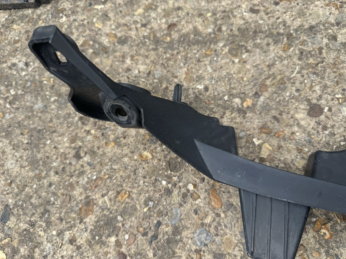 JAGUAR F-PACE X761 Rear Middle Bumper Support  Bracket  HK83-17E855-AE (N235)