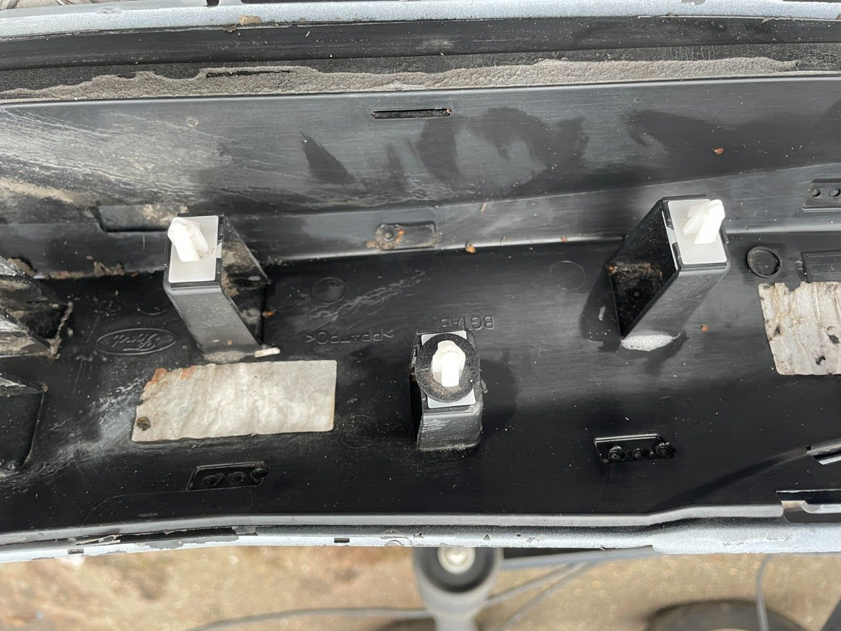 คิ้วกันกระแทกประตูหลังขวา FORD PUMA 2024 L1TBS24902