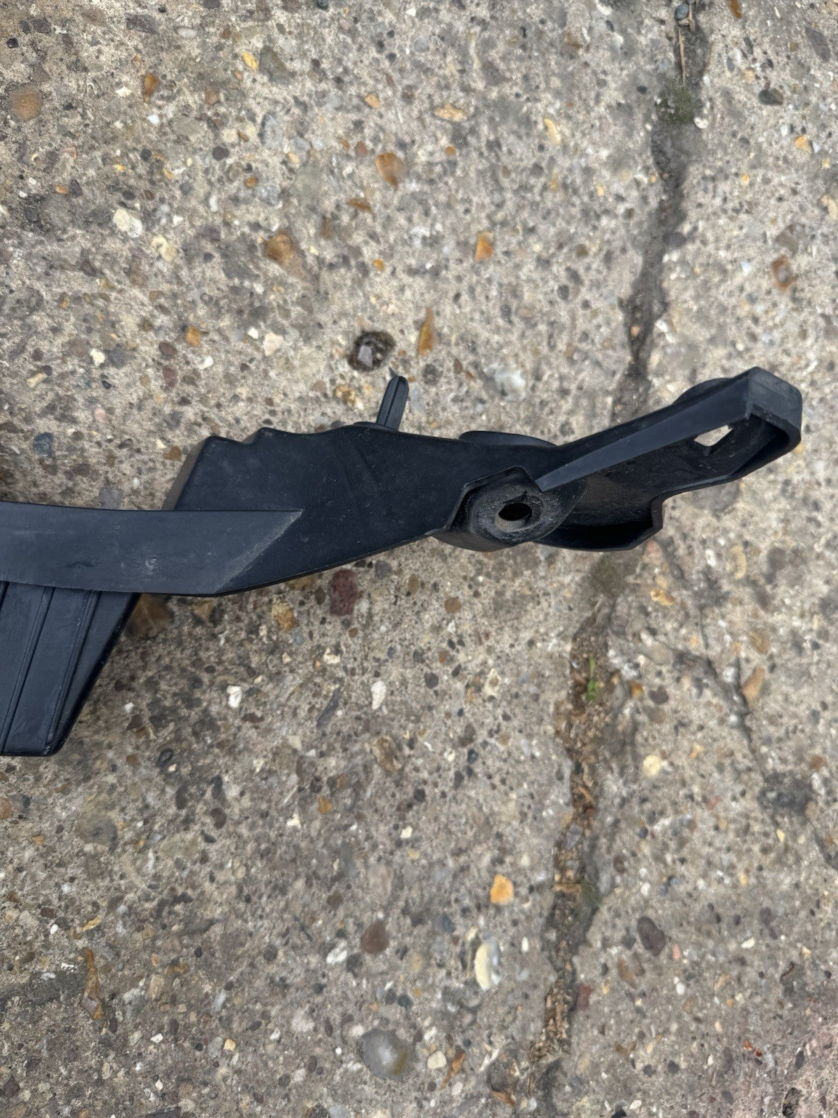 JAGUAR F-PACE X761 Rear Middle Bumper Support  Bracket  HK83-17E855-AE (N235)